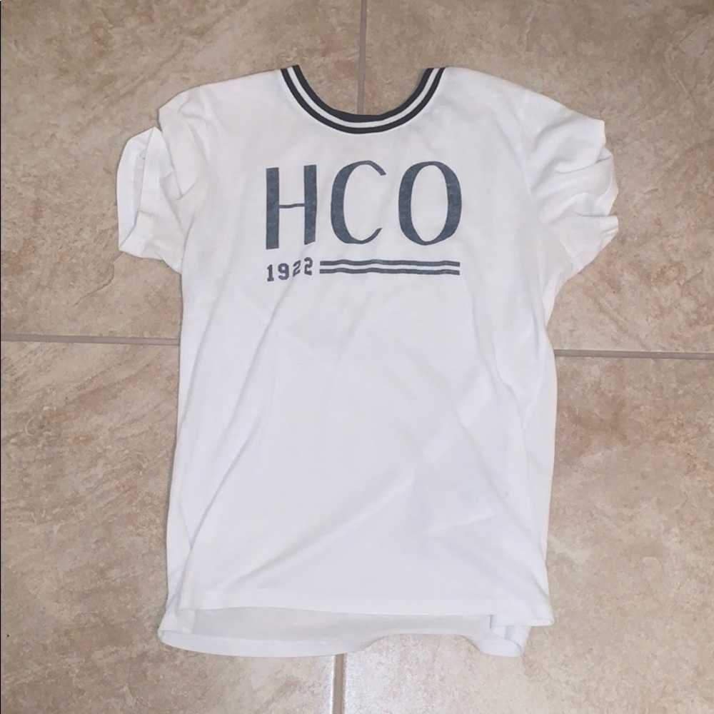 A tee shirt